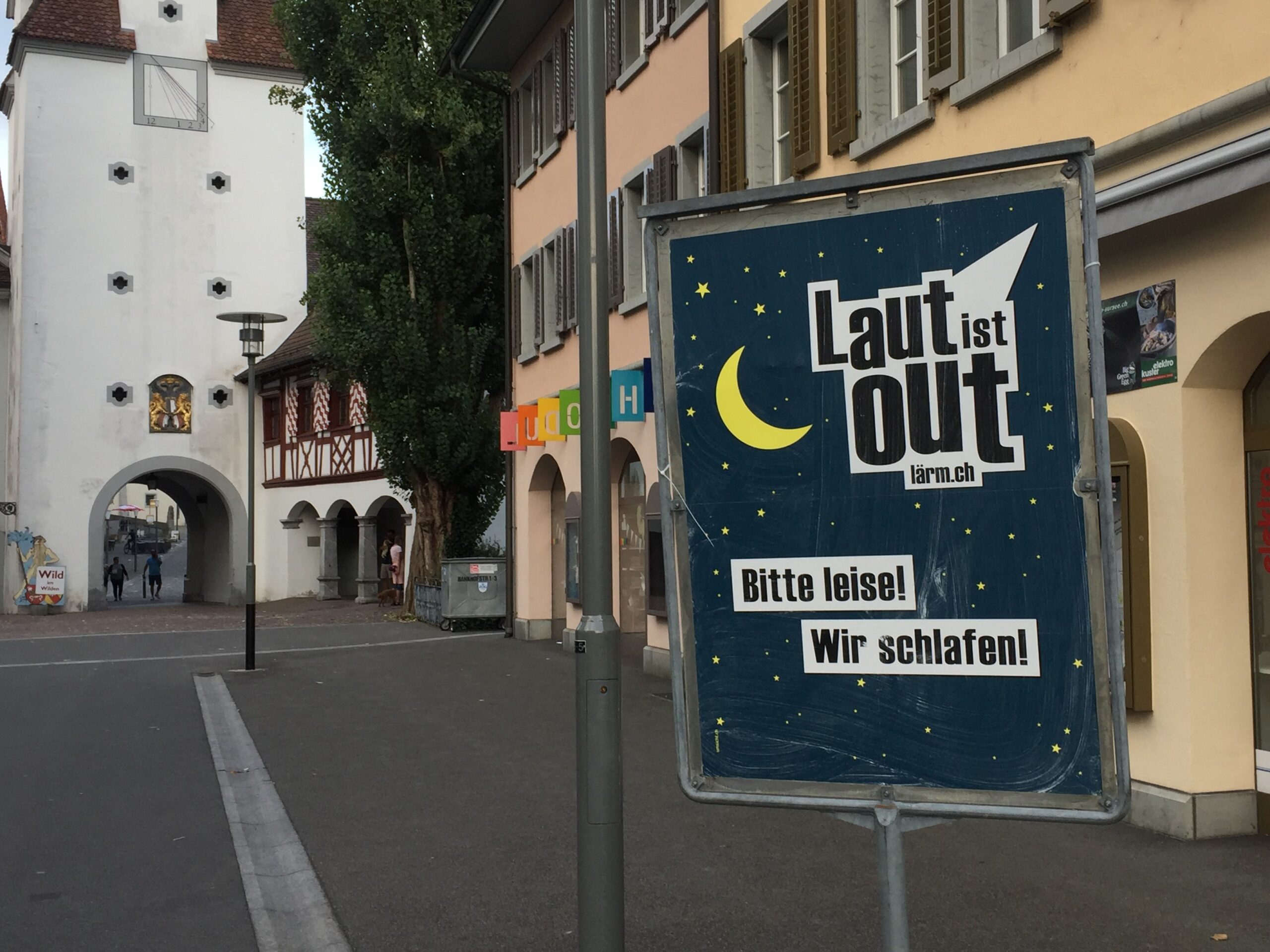 Plakat gegen Lärm "Bitte leise! Wir schlafen"